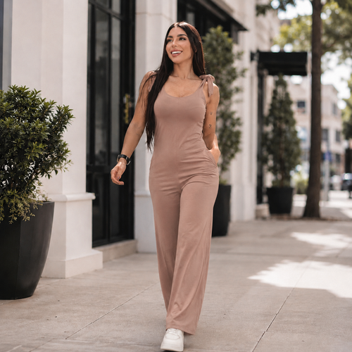 Imagen de la portada del producto CurvaFit Elegance™ de moda, mostrando el diseño y estilo del modelo en la portada.